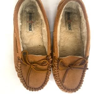 Minnetonka CALLY  4013  Light Brown suede moccasin slippers WOMEN'S SIZE 8